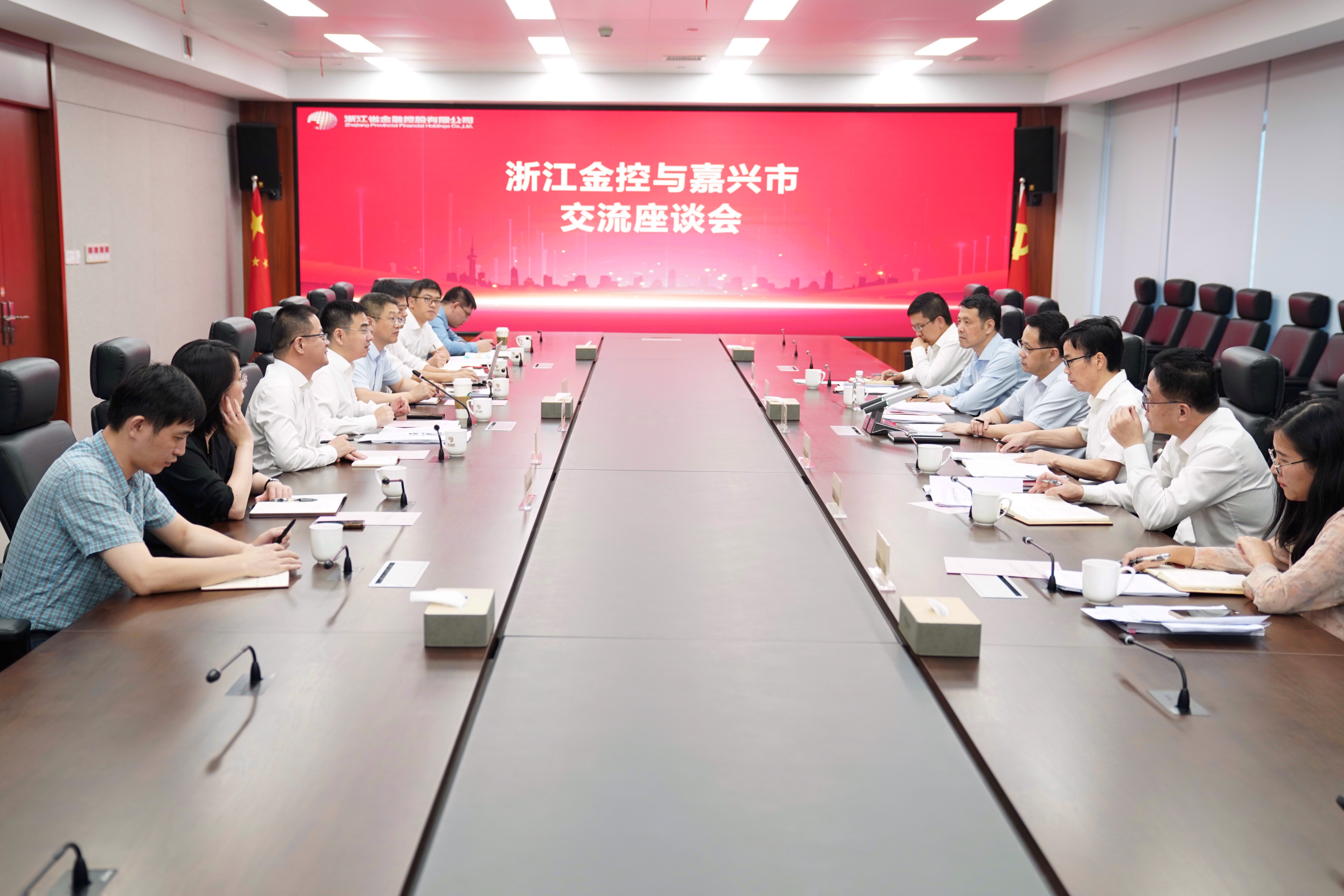 嘉兴市副市长倪沪平带队来浙江金控交流.jpg