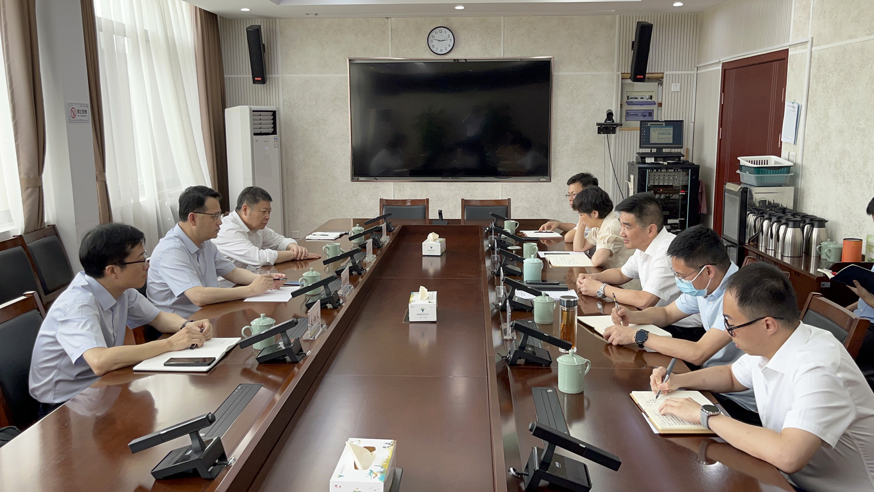 浙江金控赴衢州慰问下派干部1.JPG