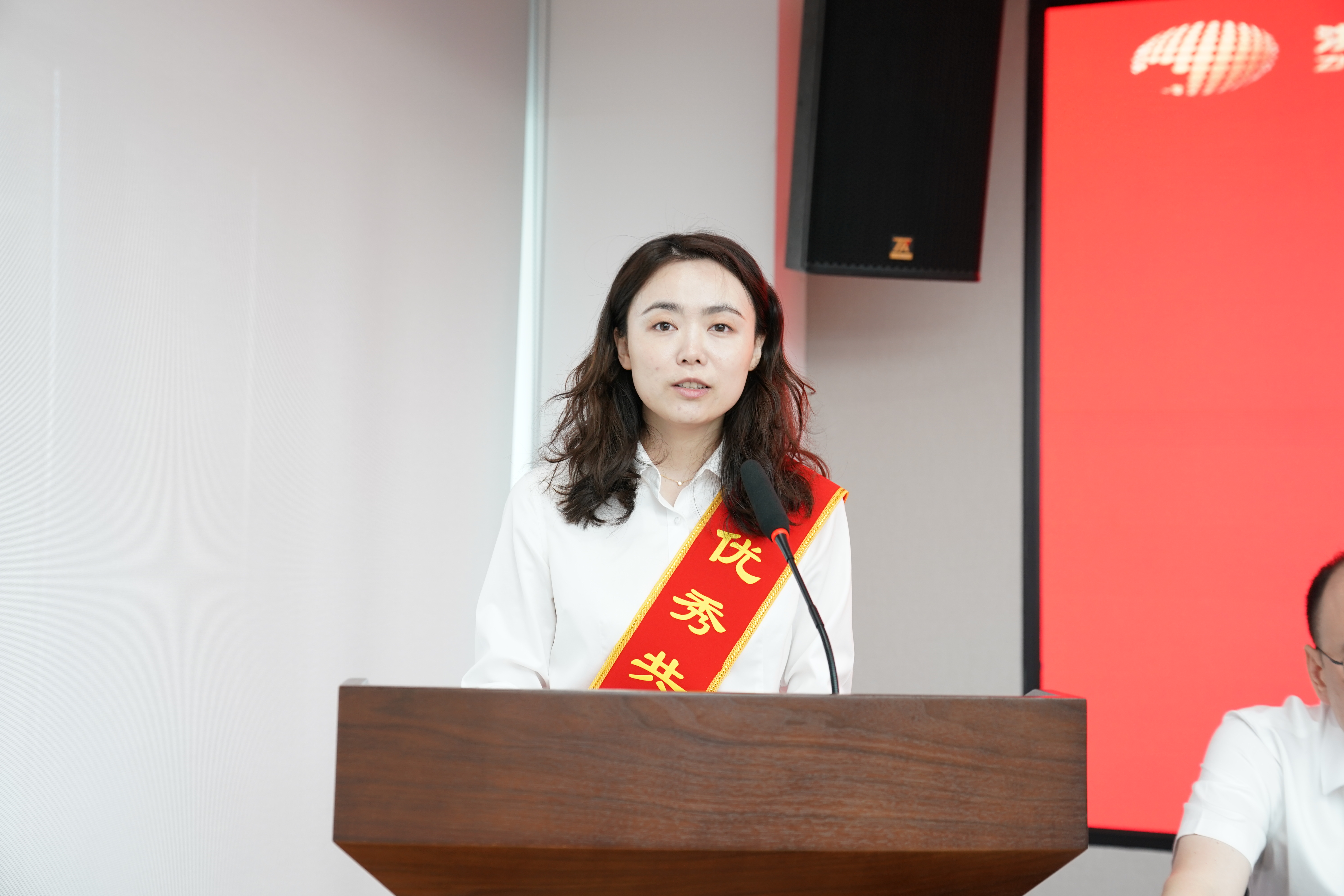 浙江金控召开2022—2023年度“两优一先”表彰大会暨主题教育专题党课4.JPG